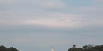 White House Response to Stock Market Volatility: A Detailed Briefing - Cover Image